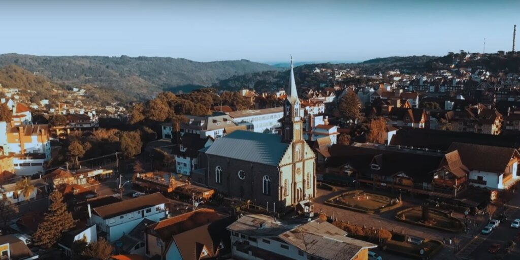 Igreja Matriz de São Pedro, foto tirada por drone.
