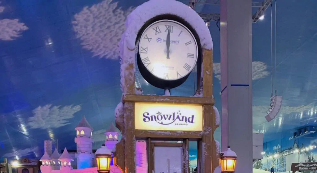 Foto do relógio e termômetro do Snowland.