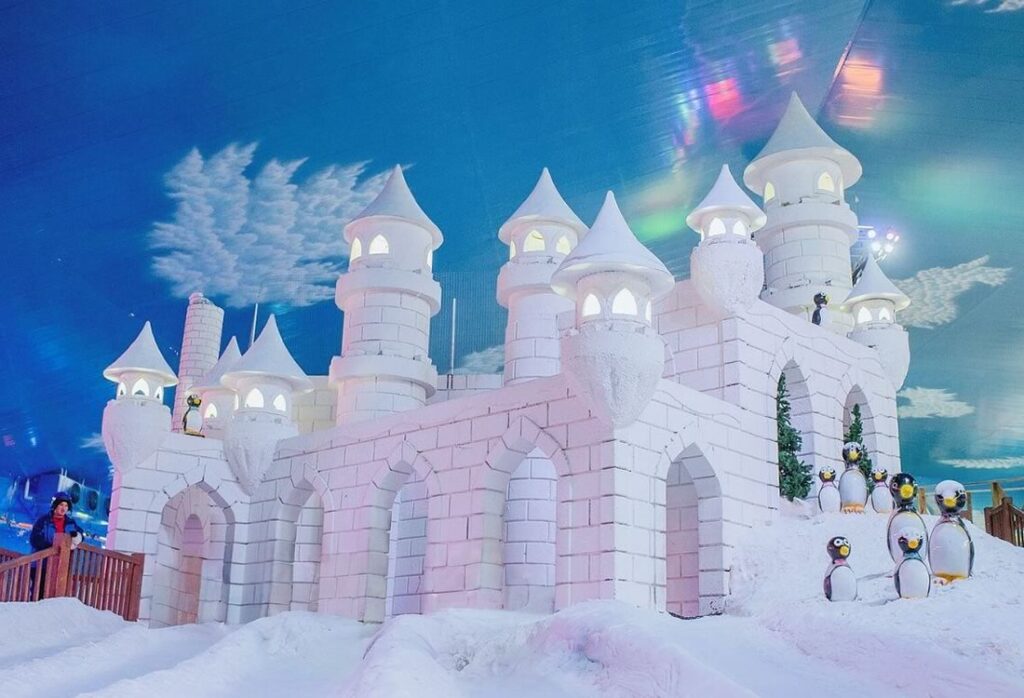 Foto de tobogã de gelo no snowland em Gramado.